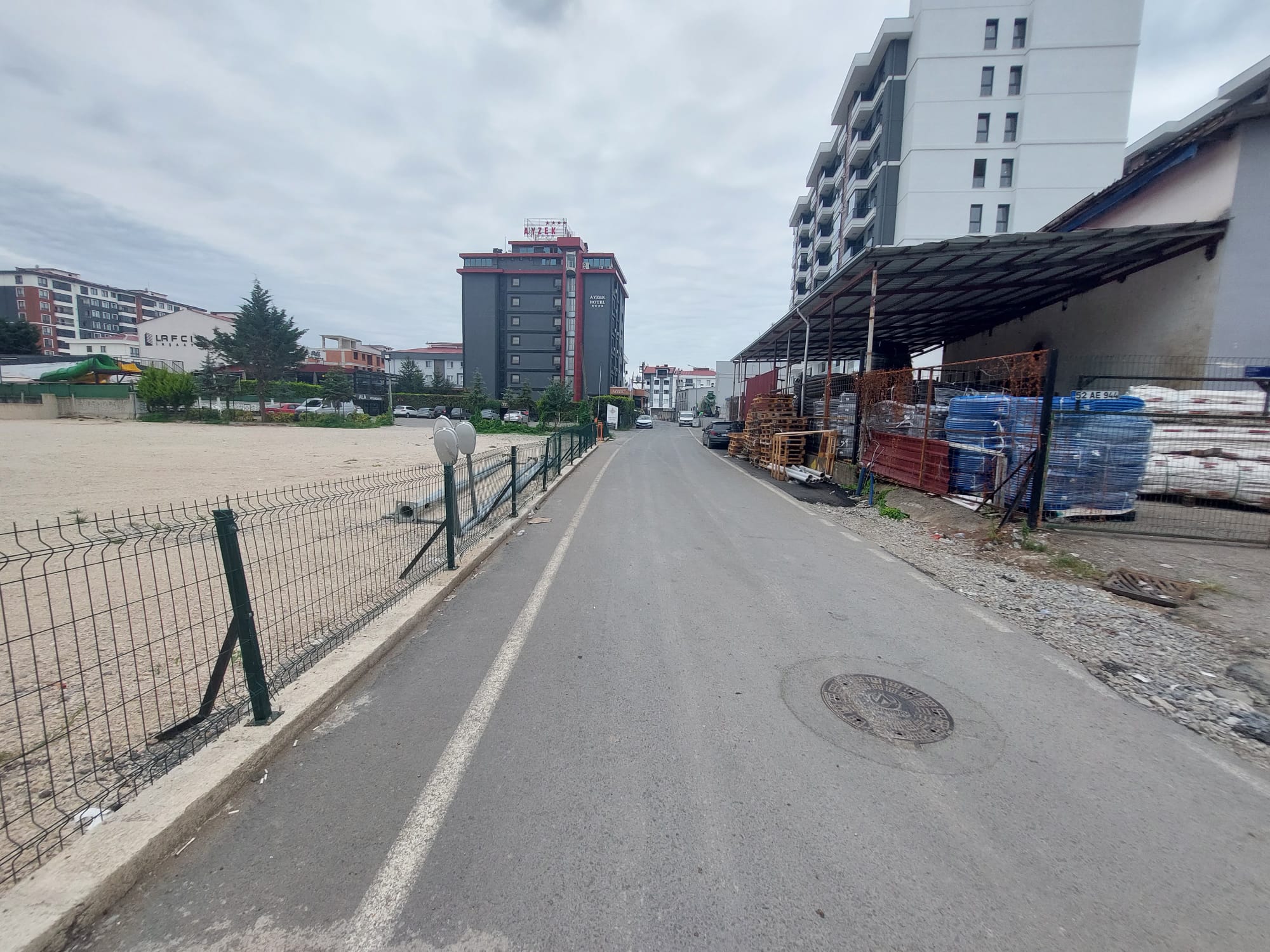 CUMHURİYET MAH. AYZEK OTEL YANINDA SATILIK EŞYALI 1+1